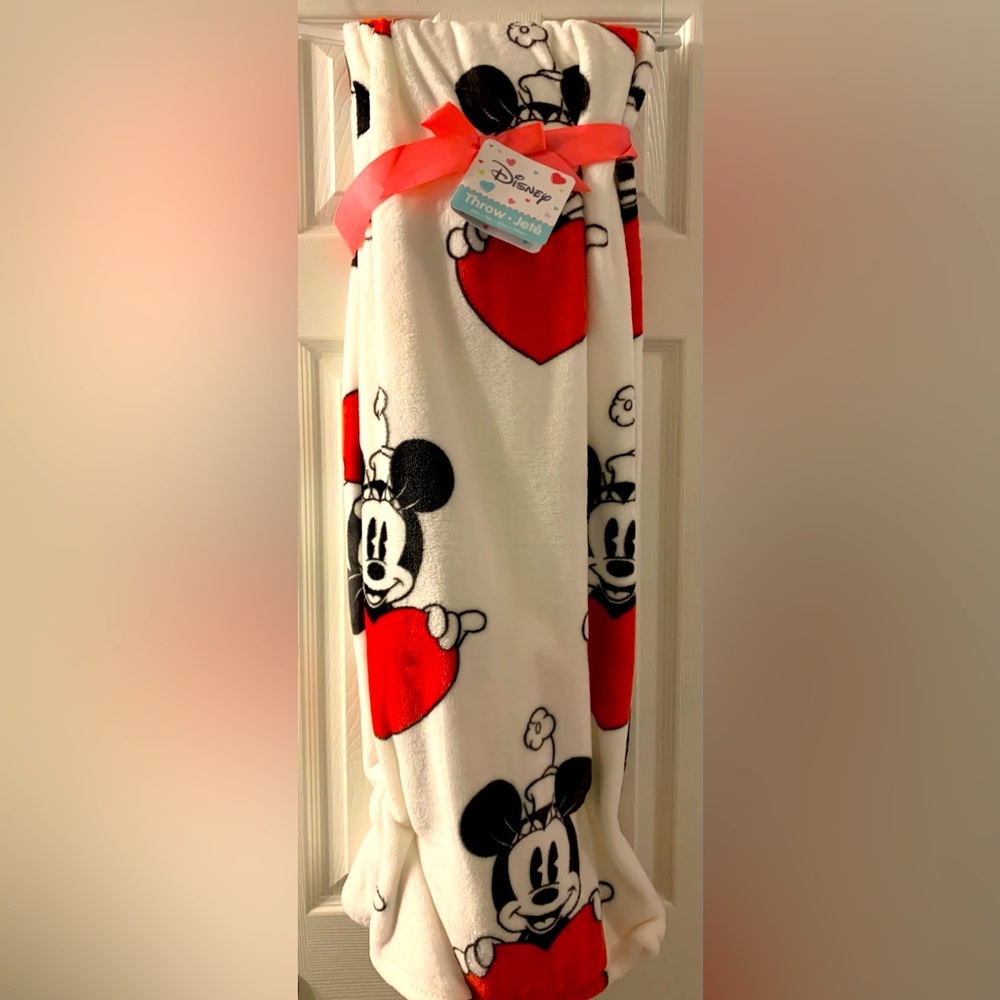 NWT Mickey V day blanket